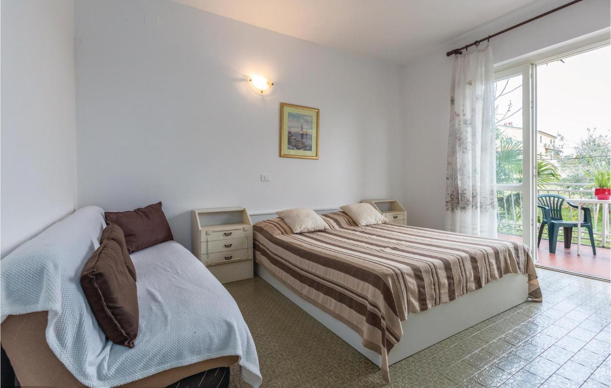 2 Bedroom Pet Friendly Apartment In Lovrecica Екстериор снимка